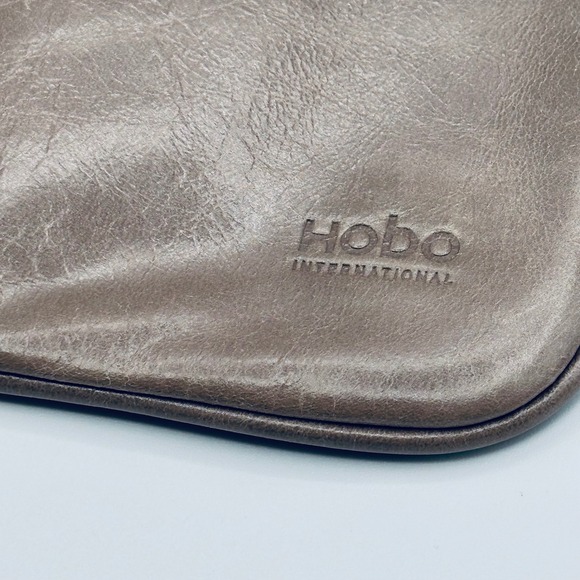 HOBO International Leather Wristlet Clutch Bag Taupe Zip Pouch Organizer - Picture 3 of 8